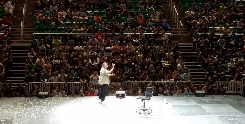 Shatner catches a feather out of the air at Salt Lake City Comic Con 2016