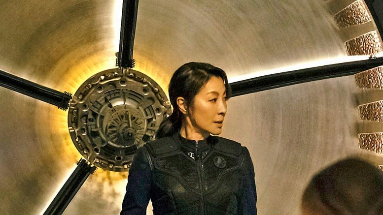 Michelle Yeoh - transporter room of the Shenzhou - Star Trek: Discovery