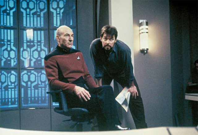 Jonathan Frakes directing Patrick Stewart in the TNG episode "Drumhead"