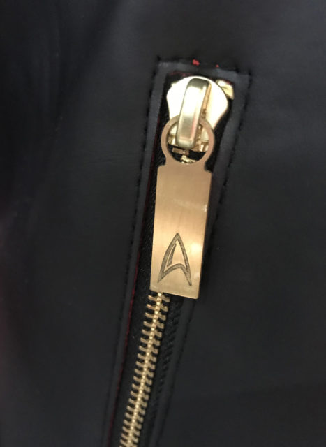 zipper on Star Trek Jacket from UD Replicas