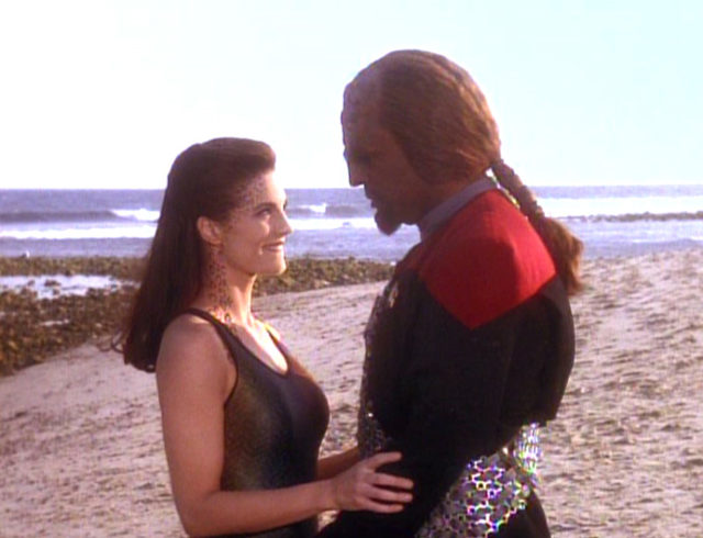 Worf and Dax on the beach - Star Trek: Deep Space Nine