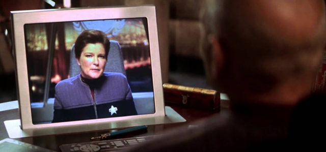 viceadmirál Janewayová ve Star Treku: Nemesis