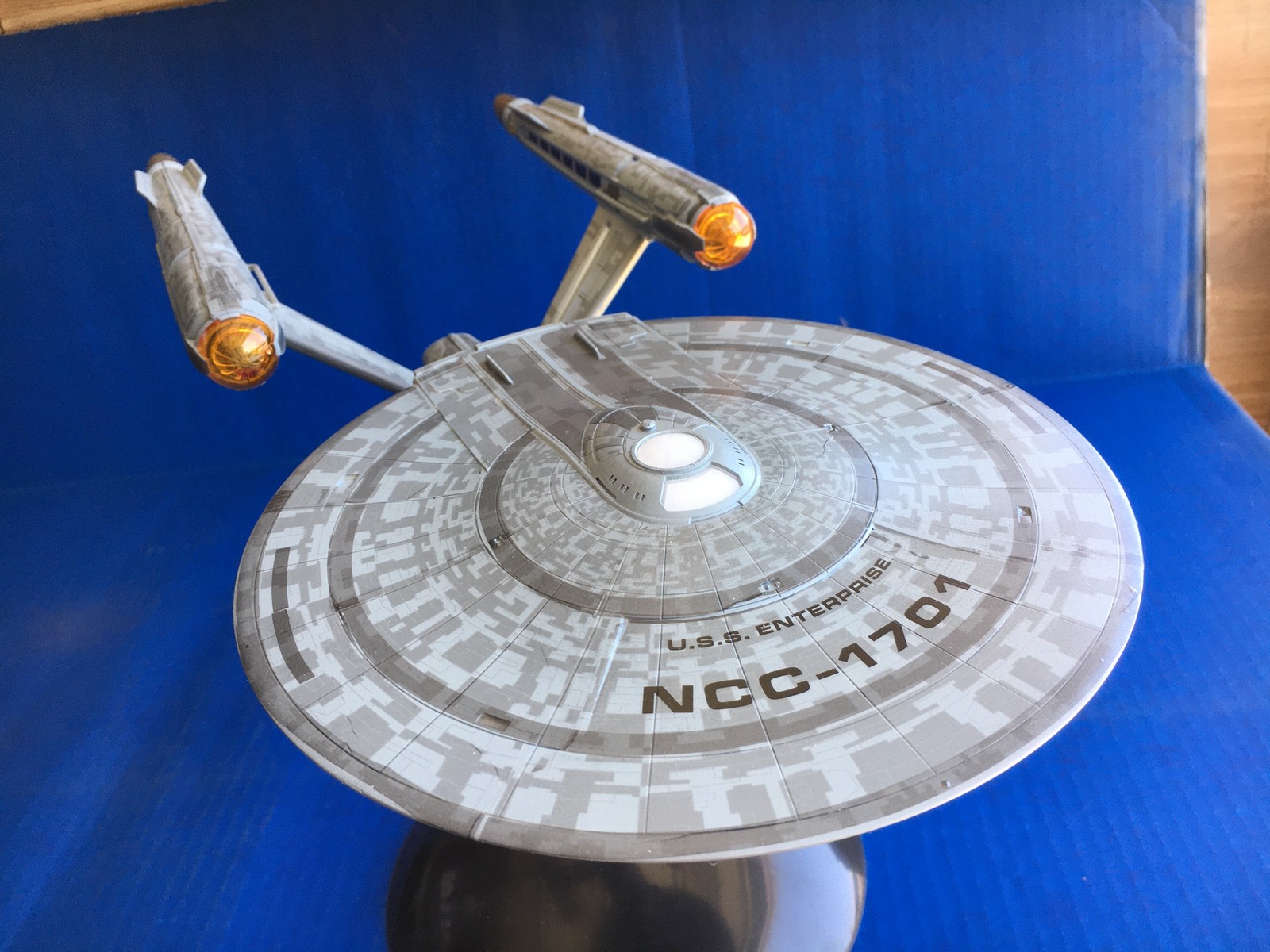 PREORDER: USS Enterprise-D (2024 reissue) - 1:1400 scale - S