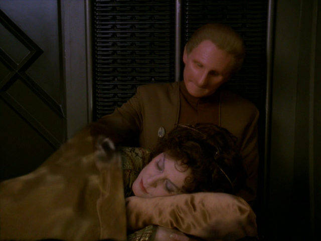Lwaxana Troi and Odo in DS9's "The Muse"