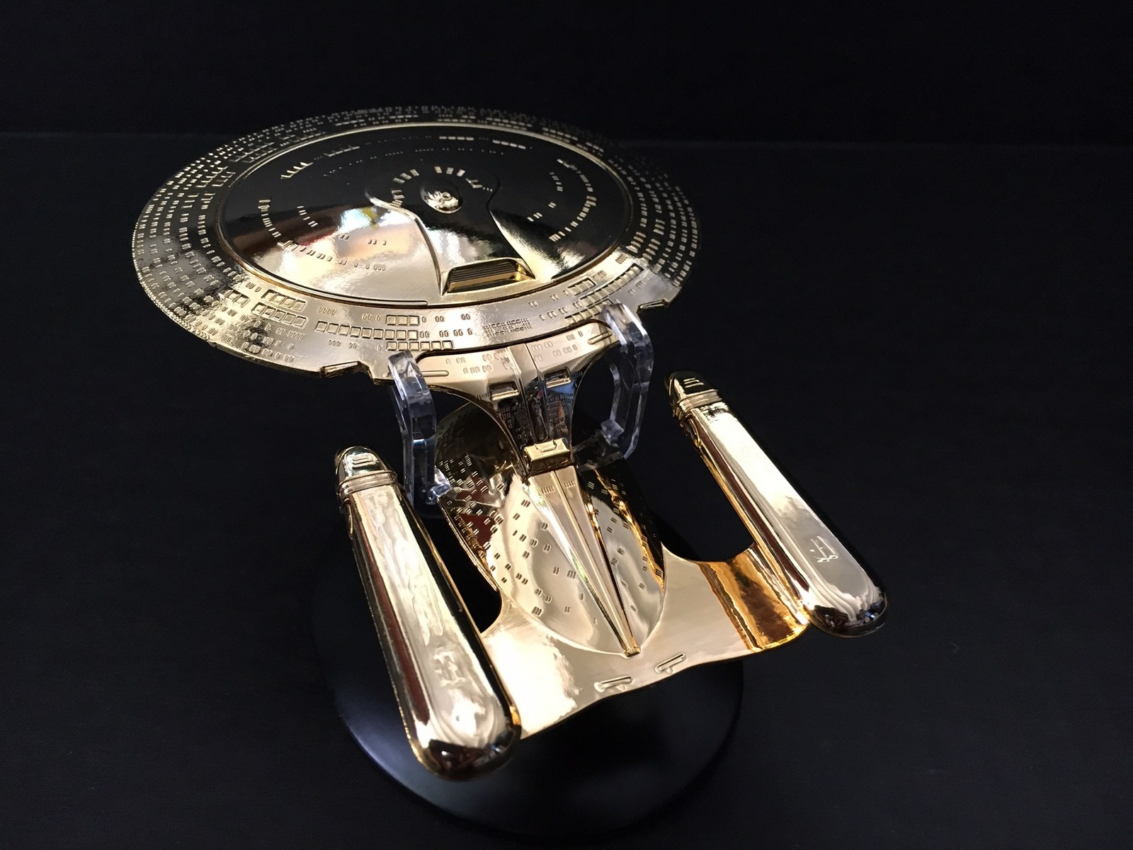 U.S.S Star Trek The Official Starships Collection Enterprise NCC-1701-D 18K Gold Plated XL Edition by Eaglemoss Hero Collector