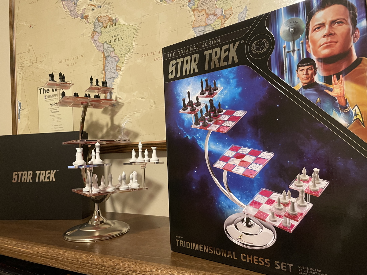Thinking Third-Dimensionally: The Noble Collection's Classic STAR TREK  Tridimensional Chess Set • TrekCore.com
