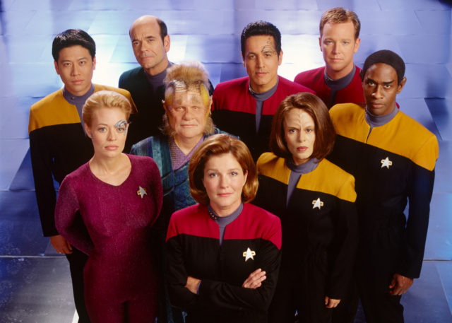 Star Trek: Voyager - Season 7 cast shot