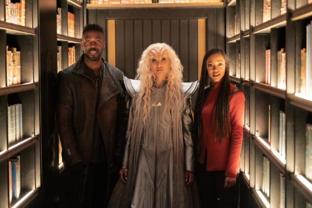 David Ajala as Book, Elena Juatco as Hy’Rell, and Sonequa Martin-Green as Burnham in Star Trek: Discovery's "Labyrinths" 